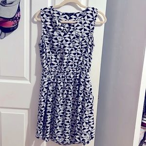 Black and white triangle print dress